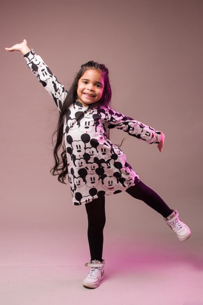 sesion de fotos de niña en estudio de fotografia