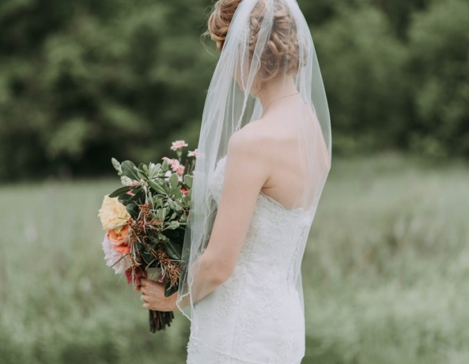 diferentes estilos de vestidos para bodas en jardín