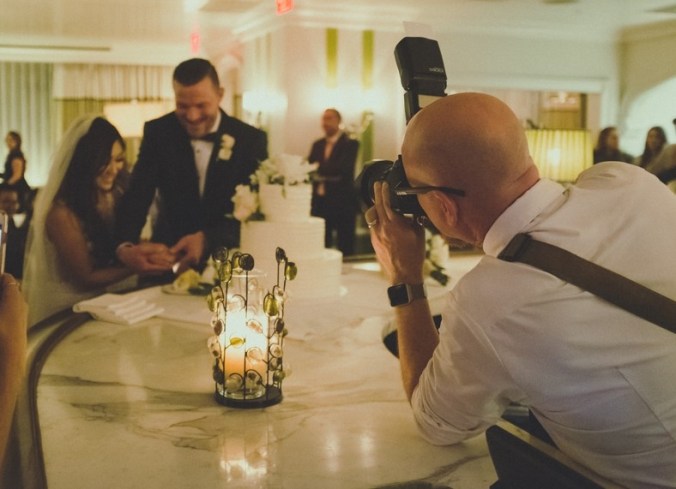 Los servicios y precio de un fotógrafo para una boda