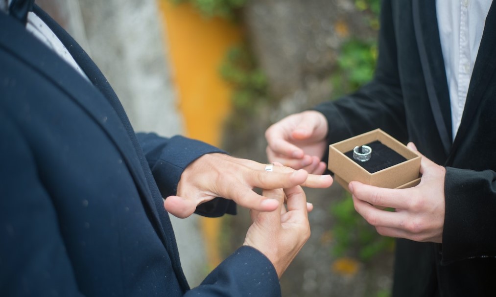 Opciones de anillo de compromiso para hombre